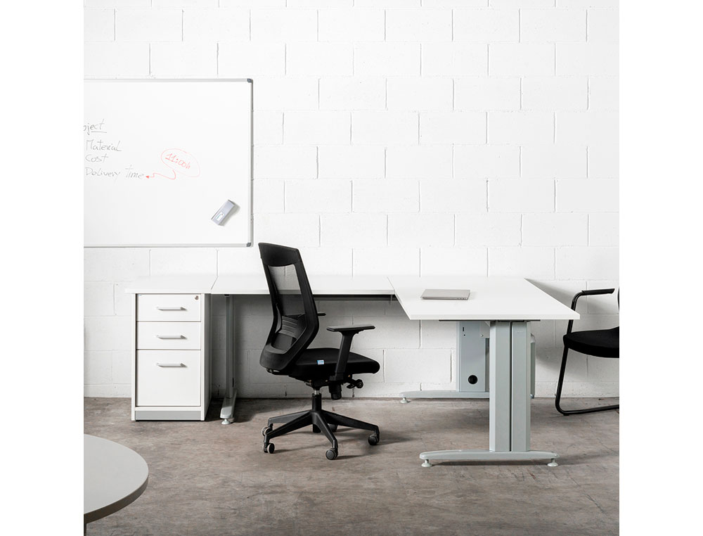 QUADRO BRANCO ROCADA ACO VITRIFICADO MAGNETICO MOLDURA ALUMINIO E CANTOS PVC 60X45 CM INCLUI BANDEJA PARA MARCADOR