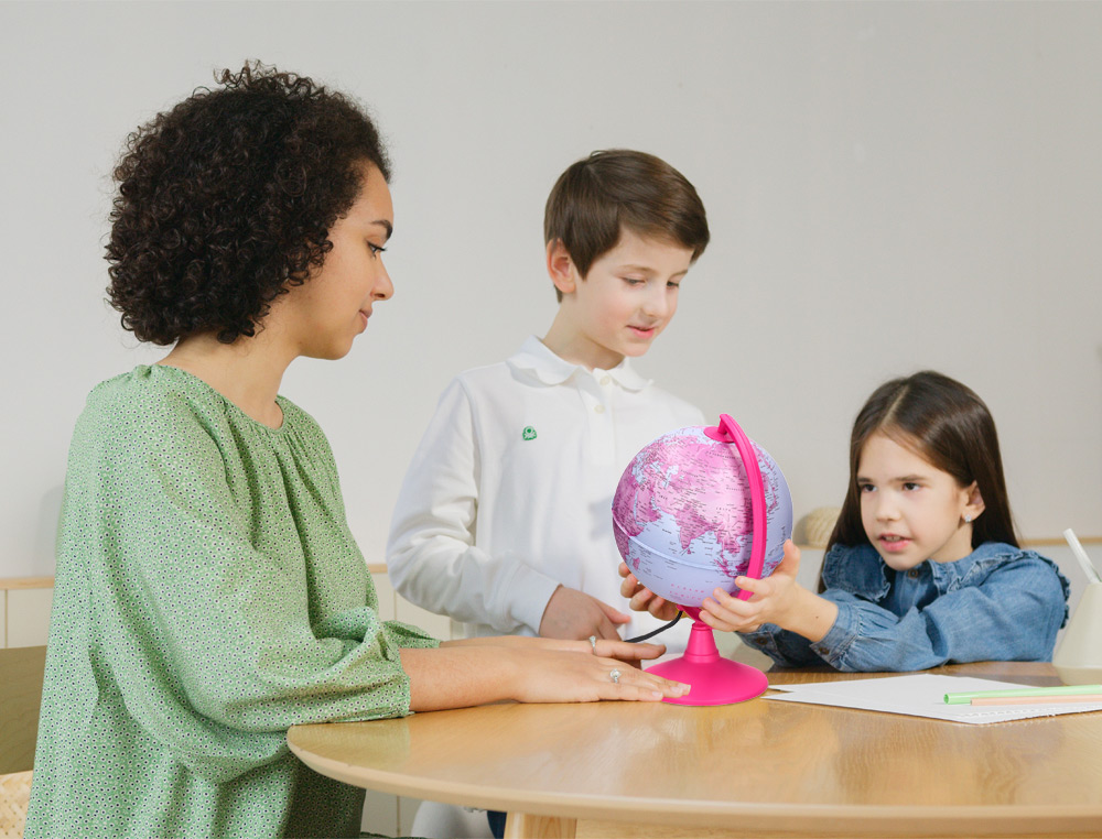 GLOBO LIDERPAPEL COM LUZ FISICO E POLITICO DIAMETRO 20 CM COR ROSA