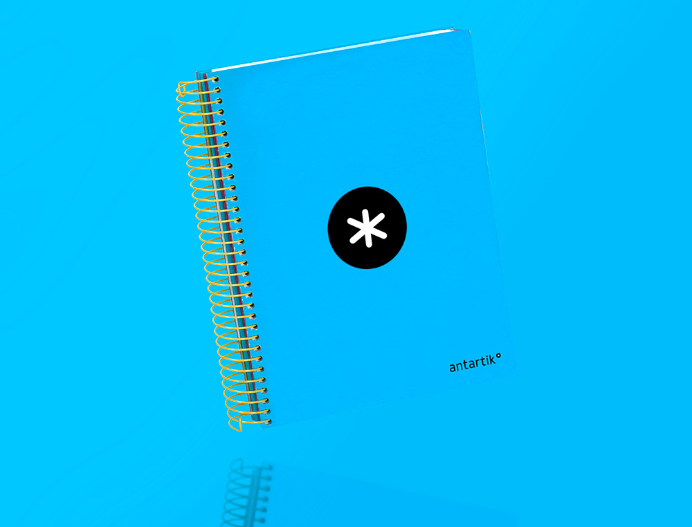 CADERNO ESPIRAL DIN A5 ANTARTIK CAPA FORRADA 120 F 100 GR PAUTADO 5 BANDAS DE CORES 6 FUROS COR AZUL
